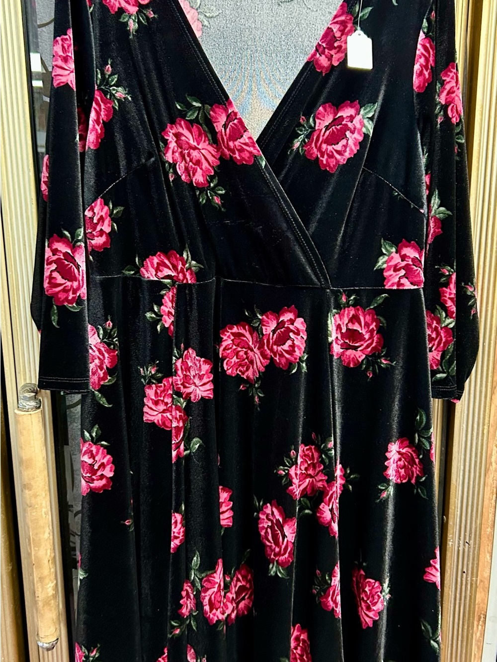 Torrid 😍 Floral Velvet Wrap Dress - Black with Pink Roses